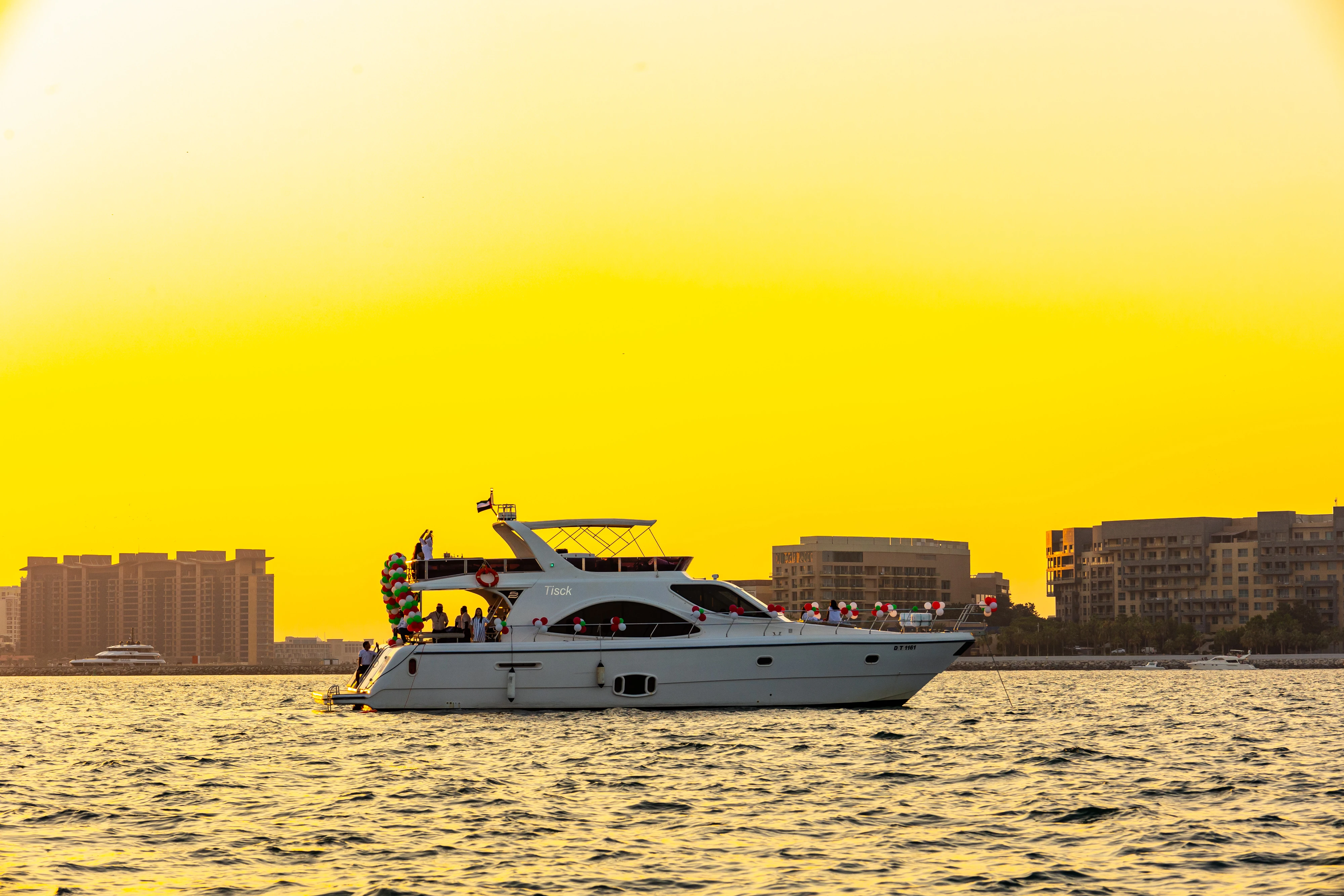 Yacht Exterior & Scenery