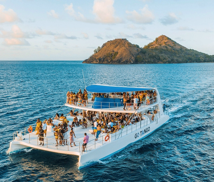 Sky Walker rental yacht speeding through the Dubai Sea